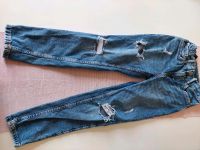Slim Fit Jeans von H&M mit Löchern 134 Hessen - Büdingen Vorschau