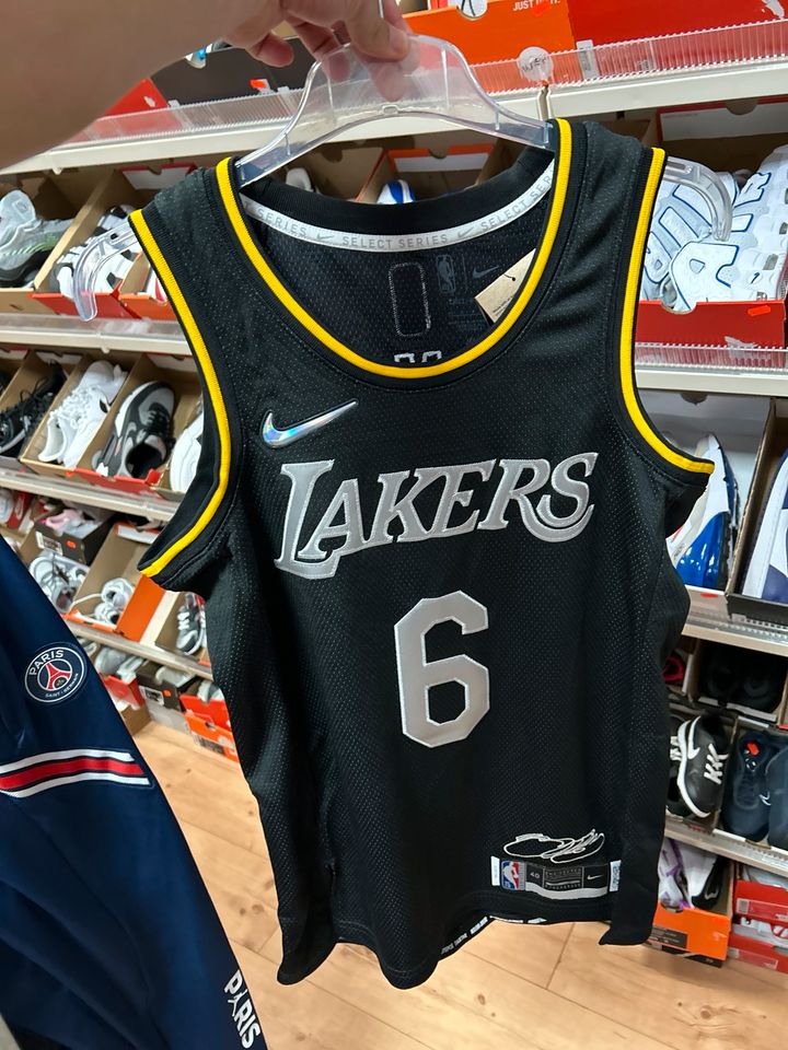 Original Nike NBA LeBron James LA Lakers MVP in Essen