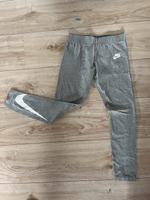 Nike leggins 137cm-146cm grau Nordrhein-Westfalen - Wesel Vorschau