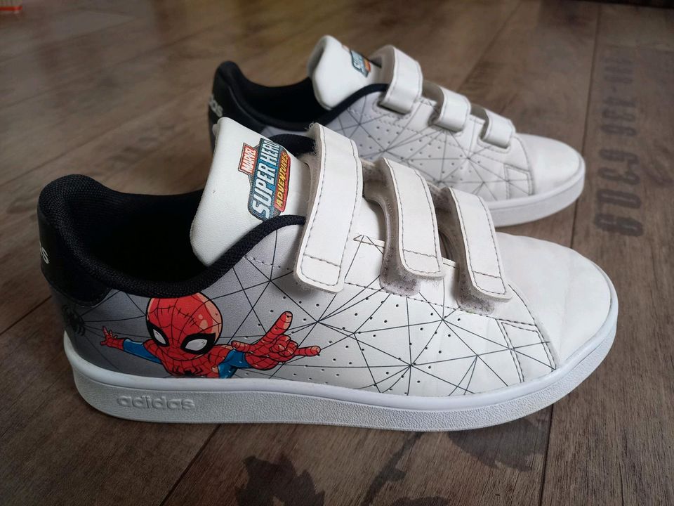 Adidas Sneakers Spiderman Gr. 35 in Finsterwalde