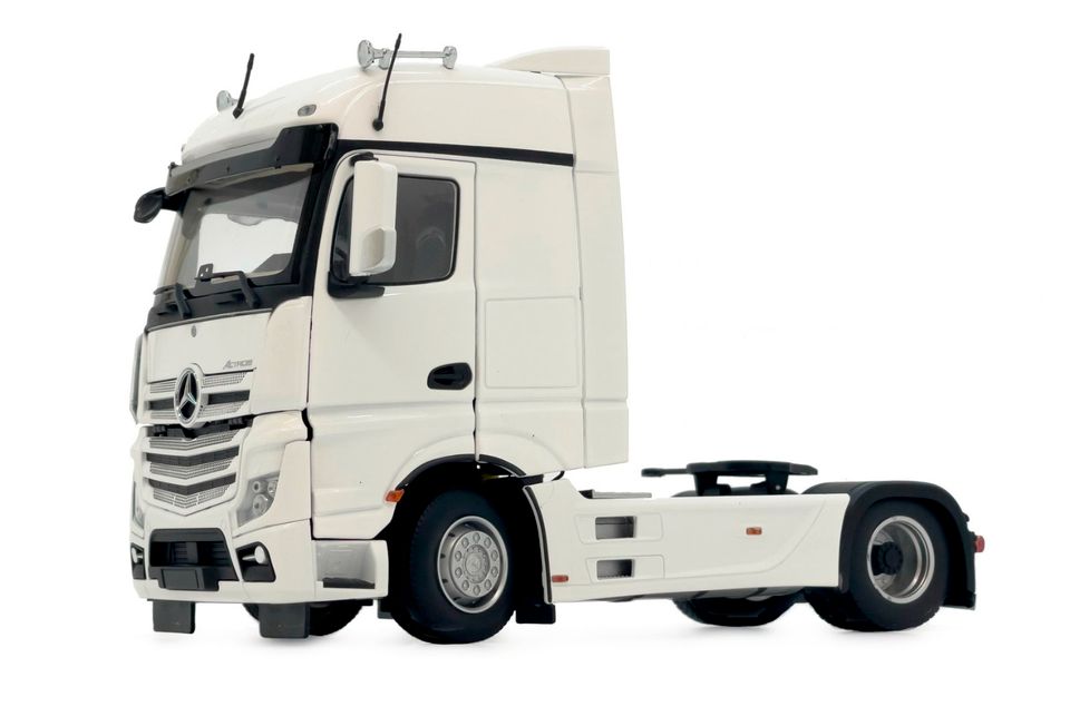 SATTELZUGMASCHINE MERCEDES BENZ ACTROS BIGSPACE 4x2 WEISS 1:32 in Bleckede