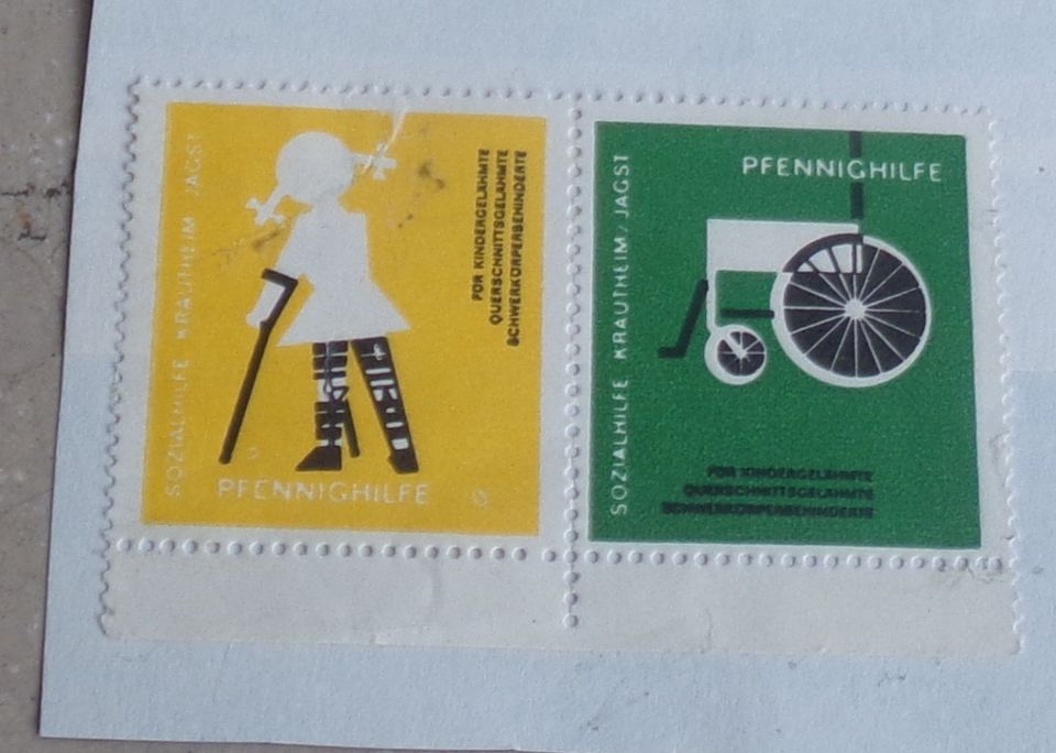 Pfennighilfe Briefmarke in Gelb und grün zusammen 1 € in Augsburg