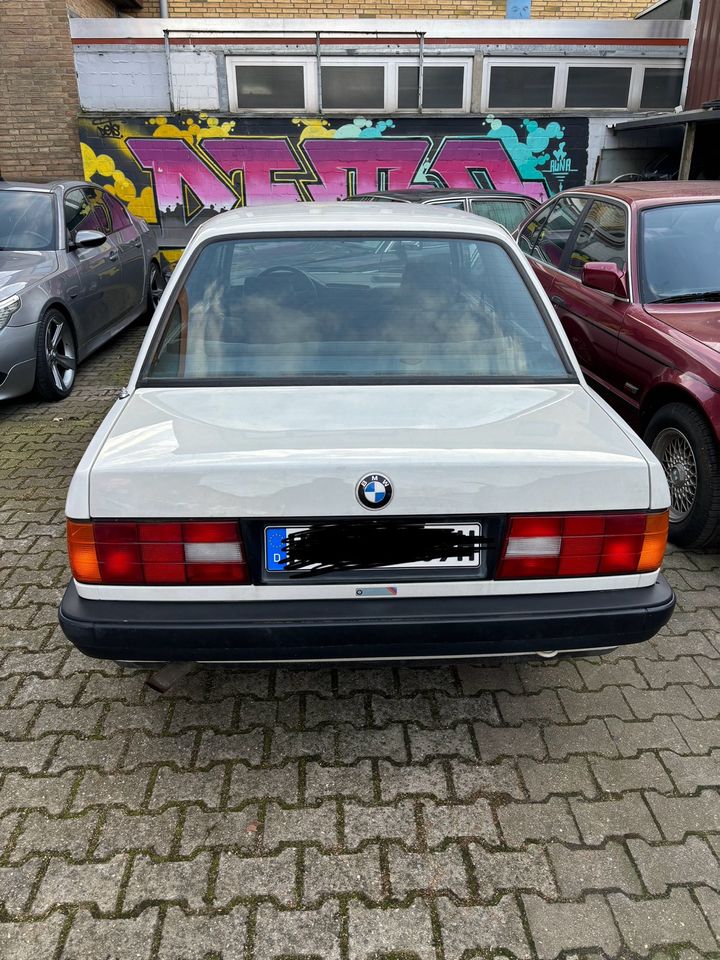 BMW E30 316i Alpineweiß in Hamburg