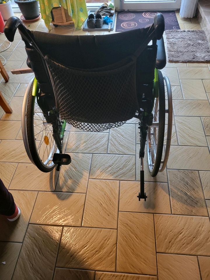 Rollstuhl von der Firma SOPUR in Westerrönfeld
