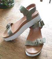 UGG Angie Riemchensandalen Niedersachsen - Stadland Vorschau