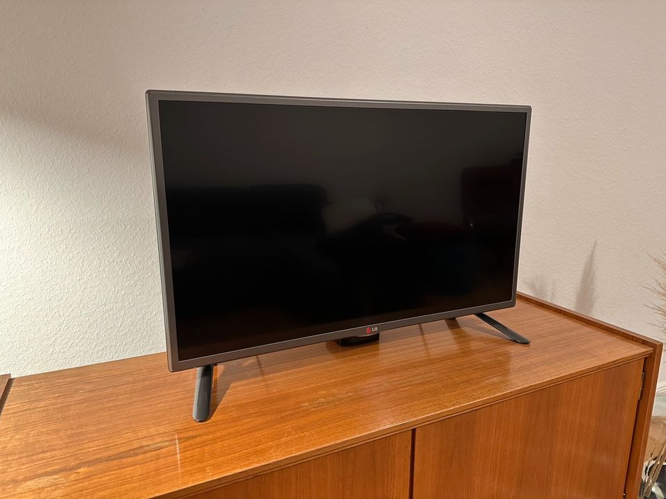 Fernseher / LED-TV 32” - LG 32LB5610 in Stuttgart