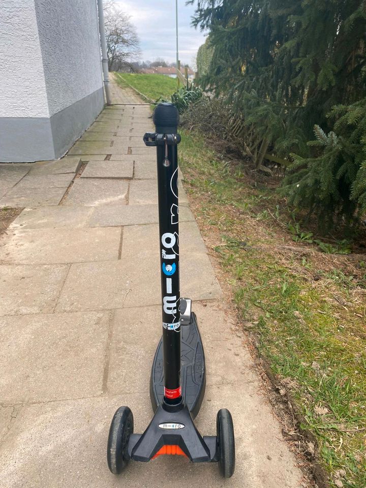 Roller Scooter von Micro mit coolem Griff, schwarz, gebraucht in Wermelskirchen