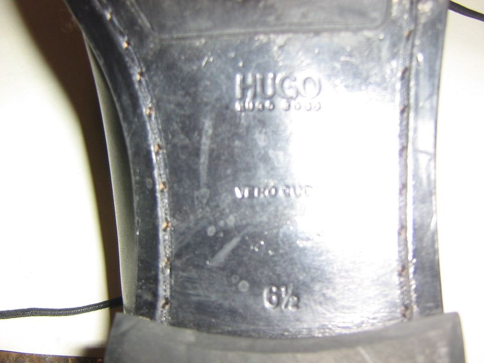 1 Paar Herrenschuhe von HUGO BOSS, Gr. 6 1/2, echt Leder in Stein