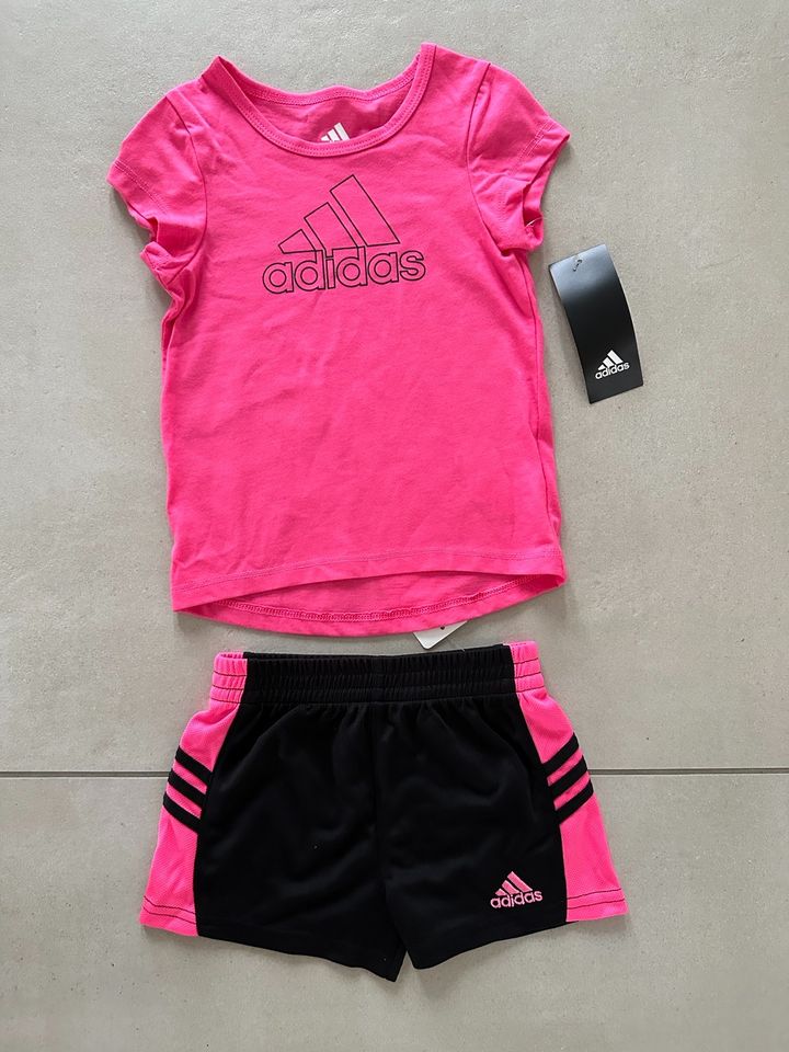 NEUES pink-schwarzes Adidas Geschenk T-Shirt kurze Hose 18 Monate in Kelkheim