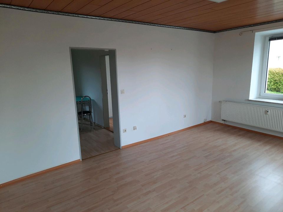 2 Zimmer EG Single oder Schüler Wohnung ab 1.06.2024 zu vermieten in Wiesau