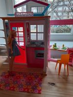 Barbie-Ferienhaus mit Puppe & Zubehör von Mattel Friedrichshain-Kreuzberg - Friedrichshain Vorschau