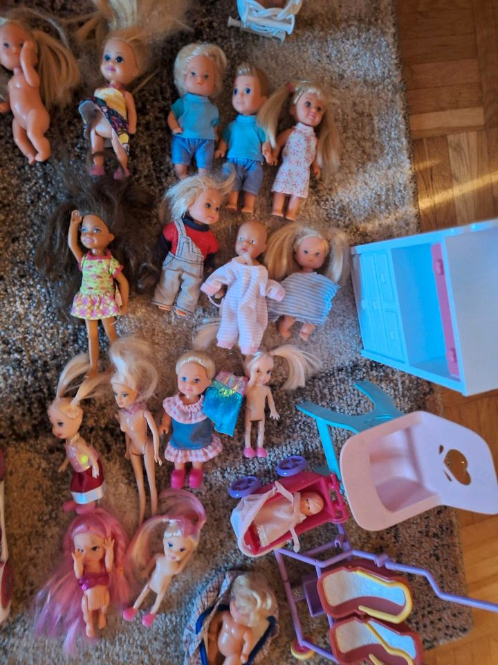 Kinder Puppen Babypuppen Barbie Zubehör in Untermerzbach