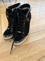 Jimmy Choo Panama Wildleder/Lackleder Keilabsatz Berlin - Charlottenburg Vorschau