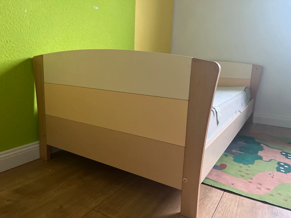 beiges Babybett Kinderbett 70x140 cm gut erhalten in Buchholz in der Nordheide