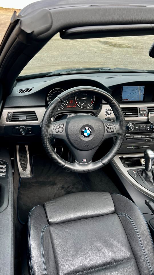 BMW 320 D Edition M  Sport Paket  Automatik Navi Xenon Leder Alu in Duisburg