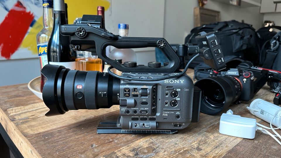 Sony FX6 Kamera der Cineline Vollformat mit 3 Akkus in Berlin