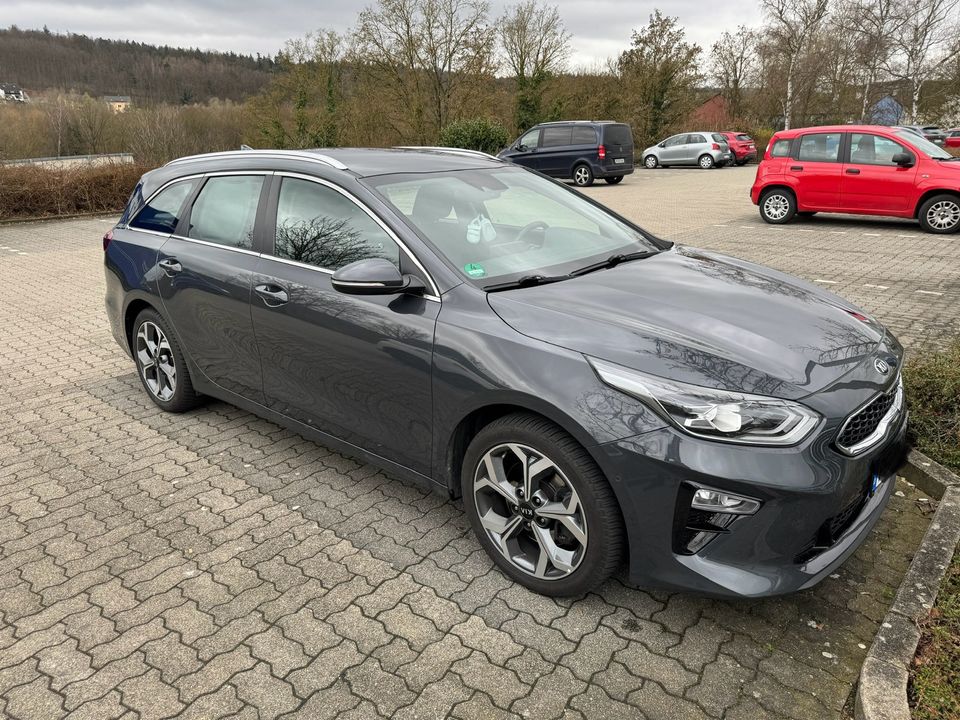 Kia Ceed SW 1.6 crdi Inspektion Bremsen VA/HA Neu in Wiernsheim