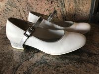 Schicke weiße Schuhe Ballerinas Glitzer Absatz  Gr.32 Kommunion Baden-Württemberg - Lottstetten Vorschau