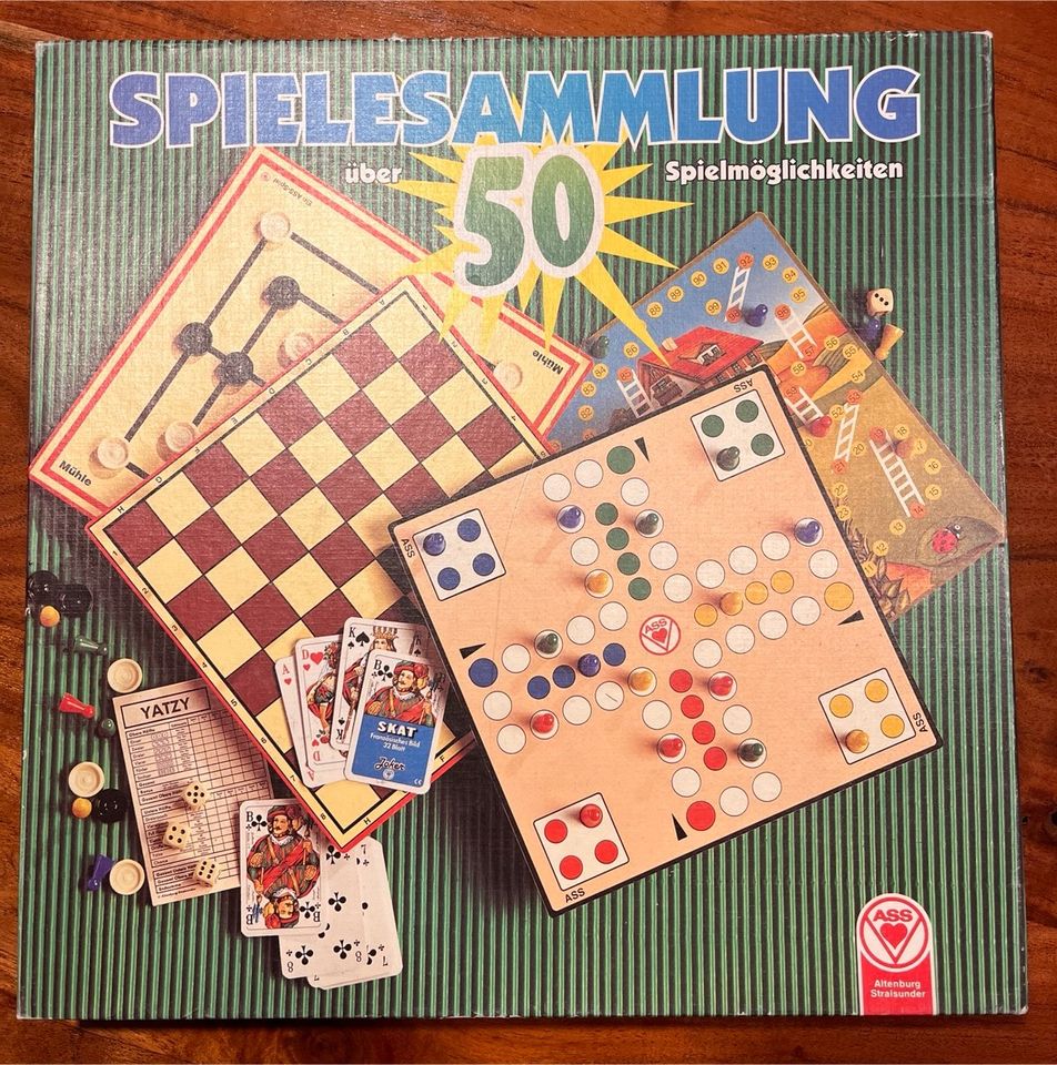 Verschiede große Gesellschaftsspiele - Scrabble, Puzzle Bier Spie in Lünen