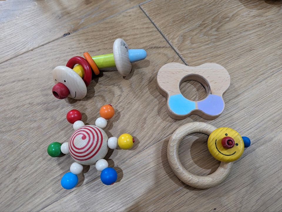 Babyspielzeug aus Holz in Camburg