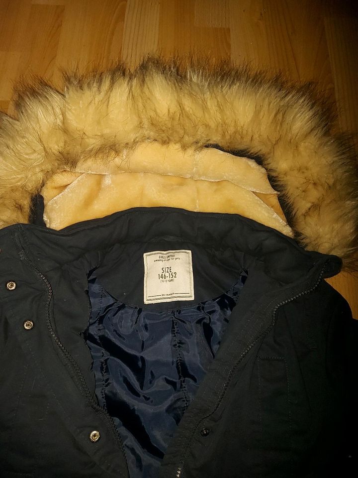 NEU Winterjacke Mädchen gr 146/152 in Aschersleben