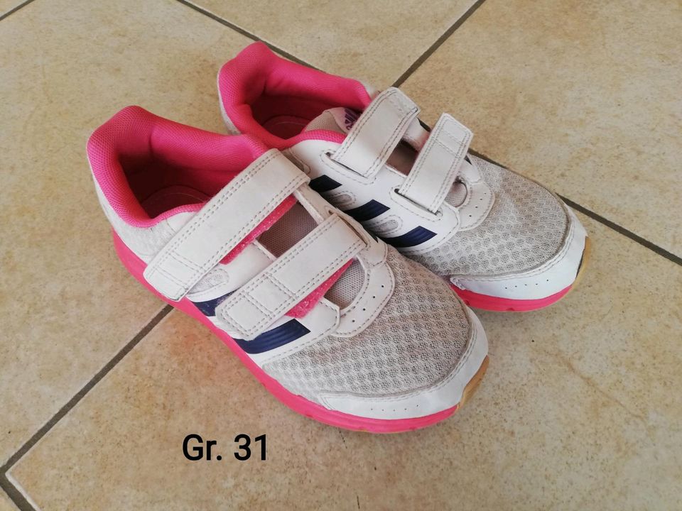 Turnschuhe Adidas Gr. 31 in Bad Gandersheim