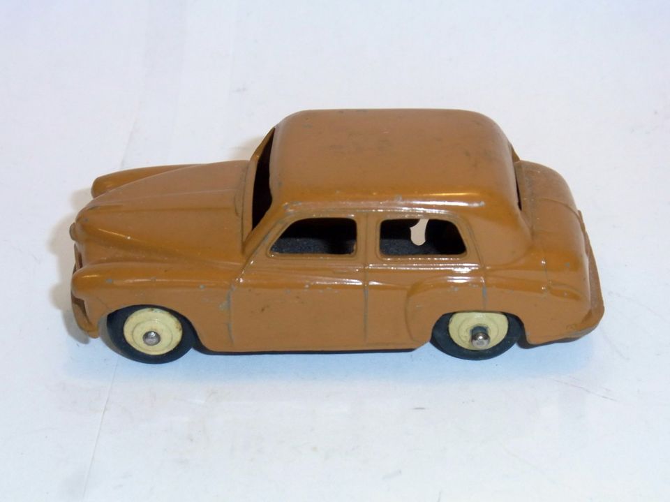 Dinky Toys No. 40f Hillman Minx aus den 50er Jahren in Bönningstedt