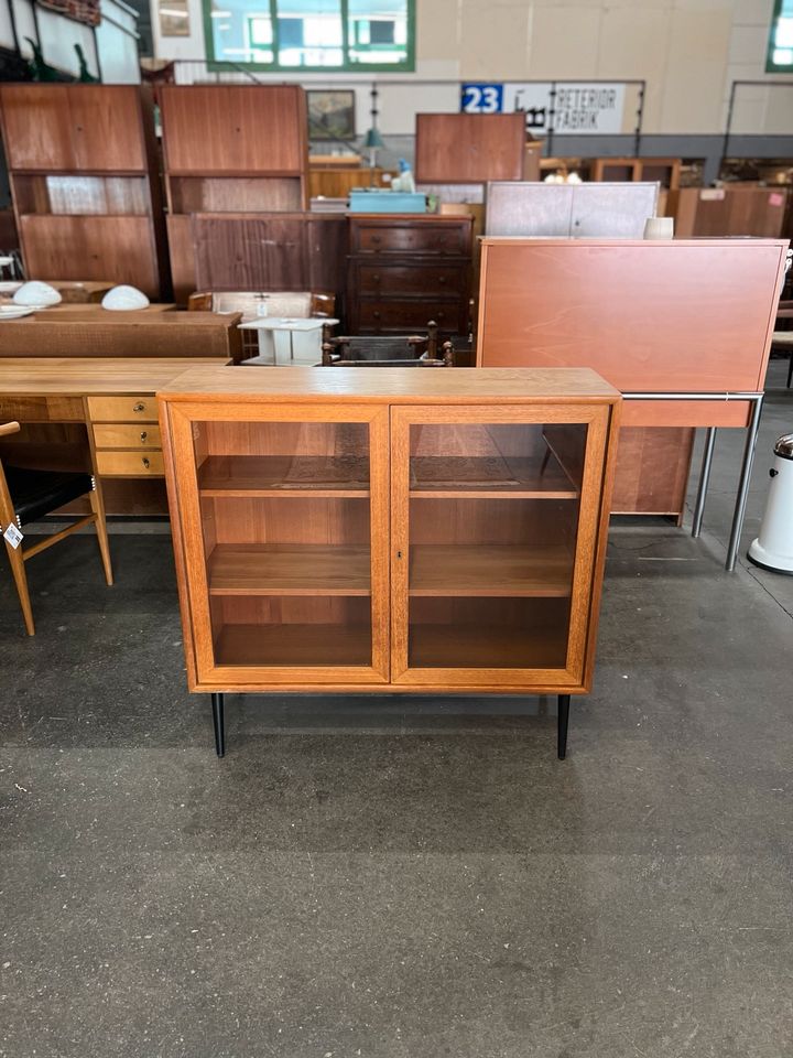 Vitrine Schränkchen Teak WK Möbel Mid Century Vintage in Unterföhring