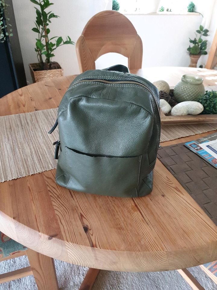 Leder Rucksack  grün. in Duisburg