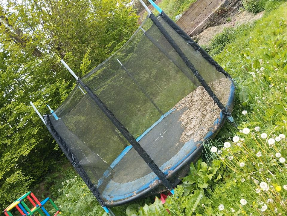 Trampolin groß mindestens 3 m Durchmesser in Hallschlag