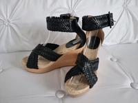 Hermes Sandalen Wedges Schwarz Gr.36 geflochtenes Leder Hessen - Bad Vilbel Vorschau
