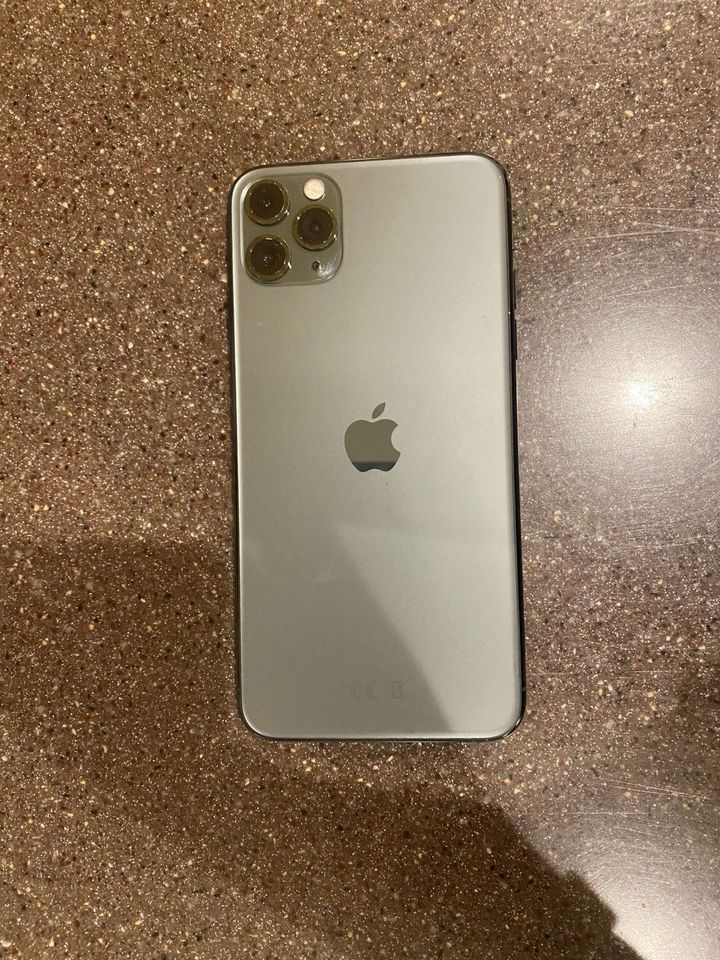 iPhone 11 Pro Max 64 GB in Völklingen