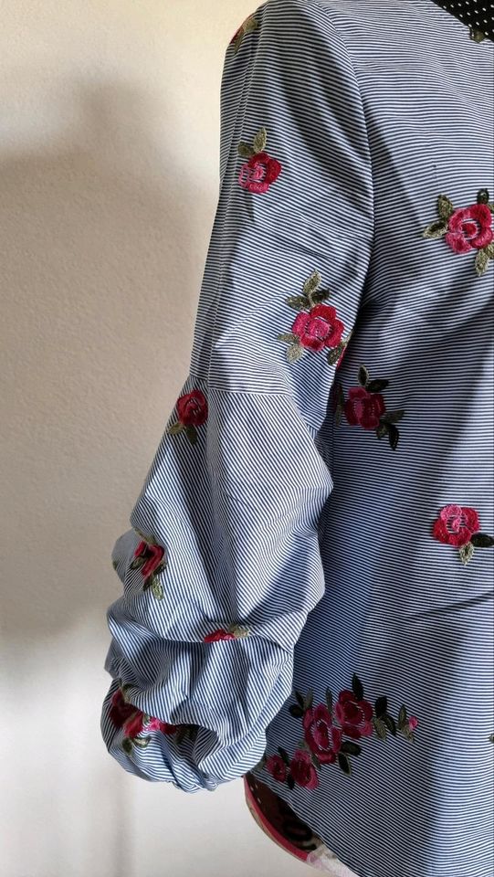 Süße Bluse mit Stickerei und Statementärmel in Geisa