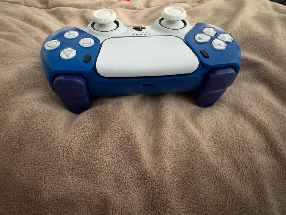 Ps5 PlayStation 5 Controller in blau weiß FC Schalke 04 Farben in Overath