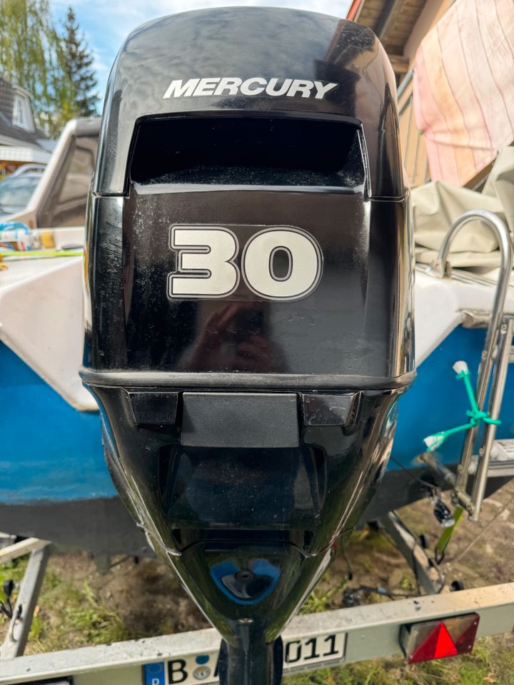 Hille Roda 16 Motorboot Halbkajüte Mercury 30ps + Trailer KNOTT in Lubmin