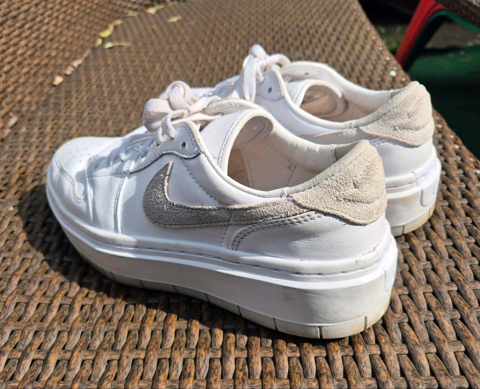 Jordan Air 1 Low Elevate - White/Neutral Grey-White - Gr. 39 in Minden