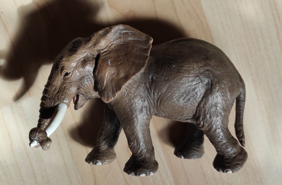 Elefant von Schleich in Wipperfürth