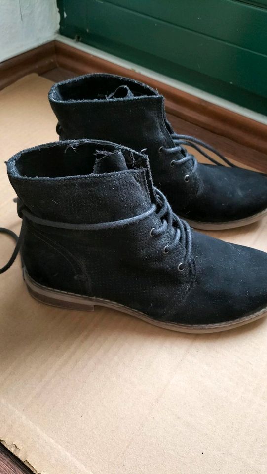 Schwarze halbhohe Schnürschuhe in Leipzig