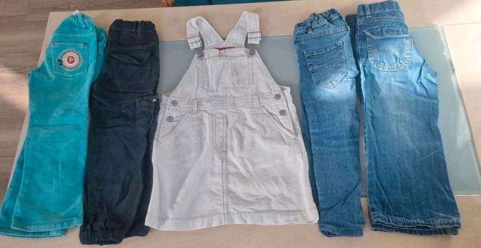 Kleid/ Cordkleid Jeanshose Cordhose Paket Mädchen Gr 98 in Niederkrüchten