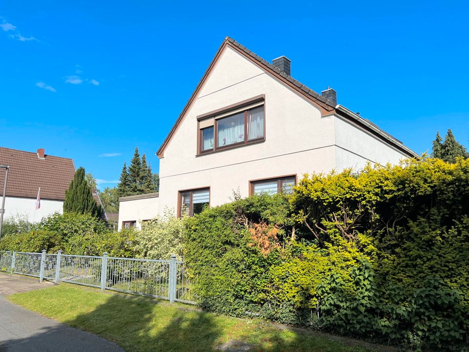 PURNHAGEN-IMMOBILIEN -  Gepflegtes 3-Familienhaus in Sackgassenlage auf großem Grundstück von Farge! in Bremen