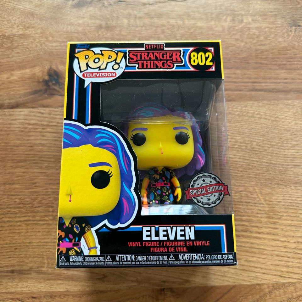 Stranger Things Black Light Funko Pops (Eleven,Dustin,Demogorgon) in Kerpen