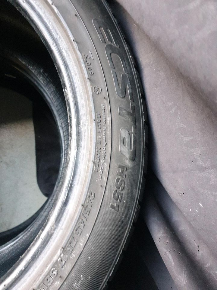 2 SOMMERREIFEN KUMHO 245 45 ZR17 95W DOT0115 Nr.833 in Wuppertal