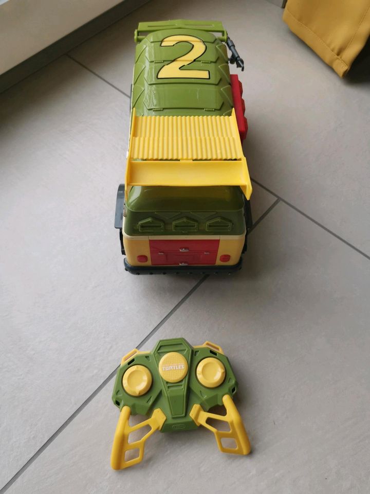 TURTLES RC Bus, gelb/grün mit Funkfernbedienung, gutem Zustand in Villingen-Schwenningen