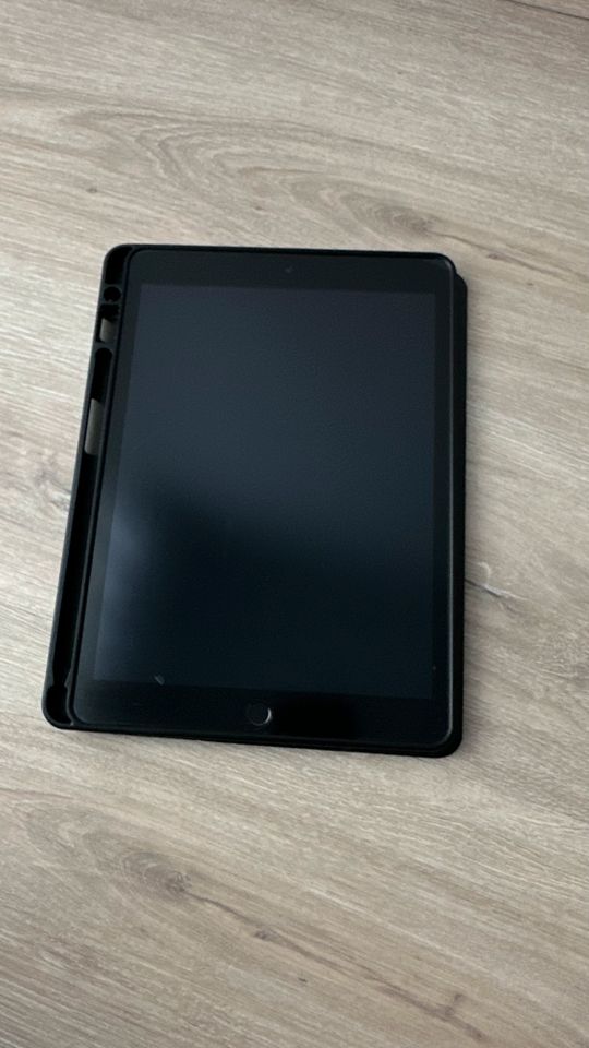 Apple iPad 9. Generation 2021 64GB schwarz - Wie neu + Zubehör in Kamp-Lintfort