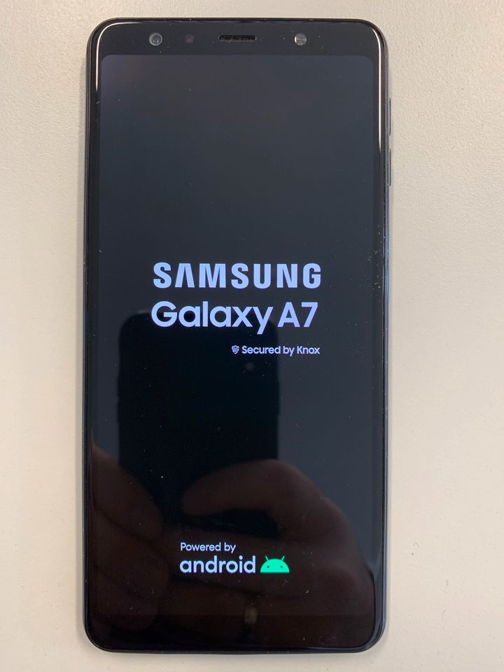 Samsung Galaxy A7 64gb neuwertig zzgl 30€ Gutschein in Kiel