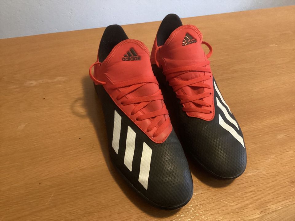 Fußballschuhe Adidas Gr. 38 in Siegen