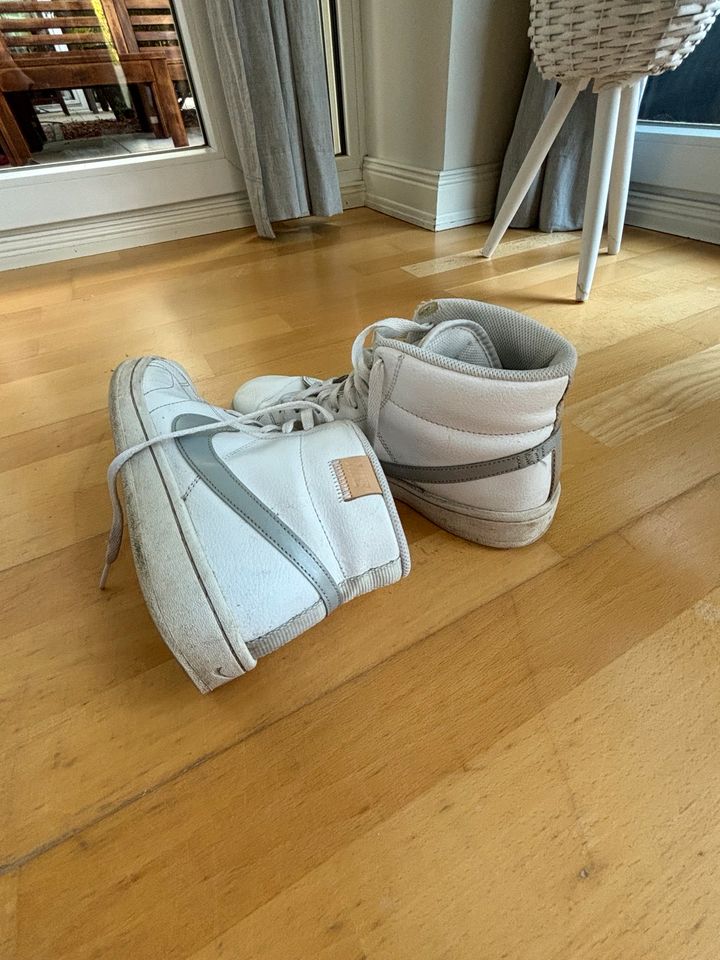 Nike Blazer 41 weiß grau in Hamburg