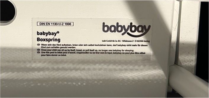 BabyBay Boxspring- Beistellbett mit Matratze und Laken in Massing