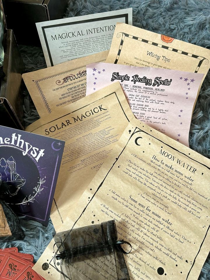 Witch Casket UK Box Wicca Hexe Esoterik Witchcraft Edelsteine in Essen