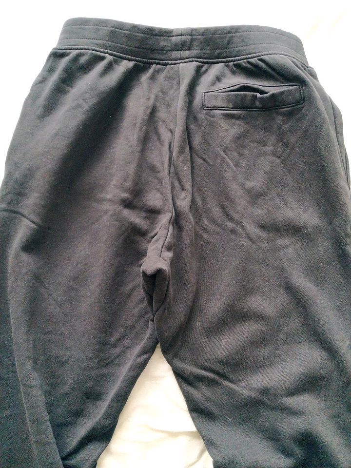 Hose Jogginghose Sporthose ellesse Gr. S in Erfurt